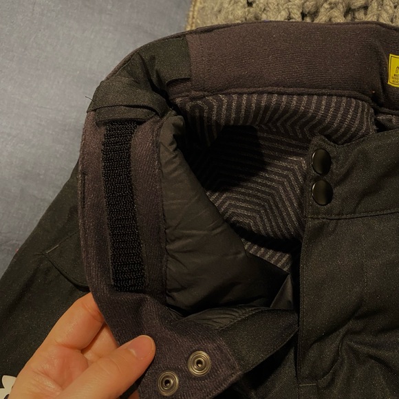 Under Armour Women's Black winter snow pants ❄️ - Picture 13 of 13